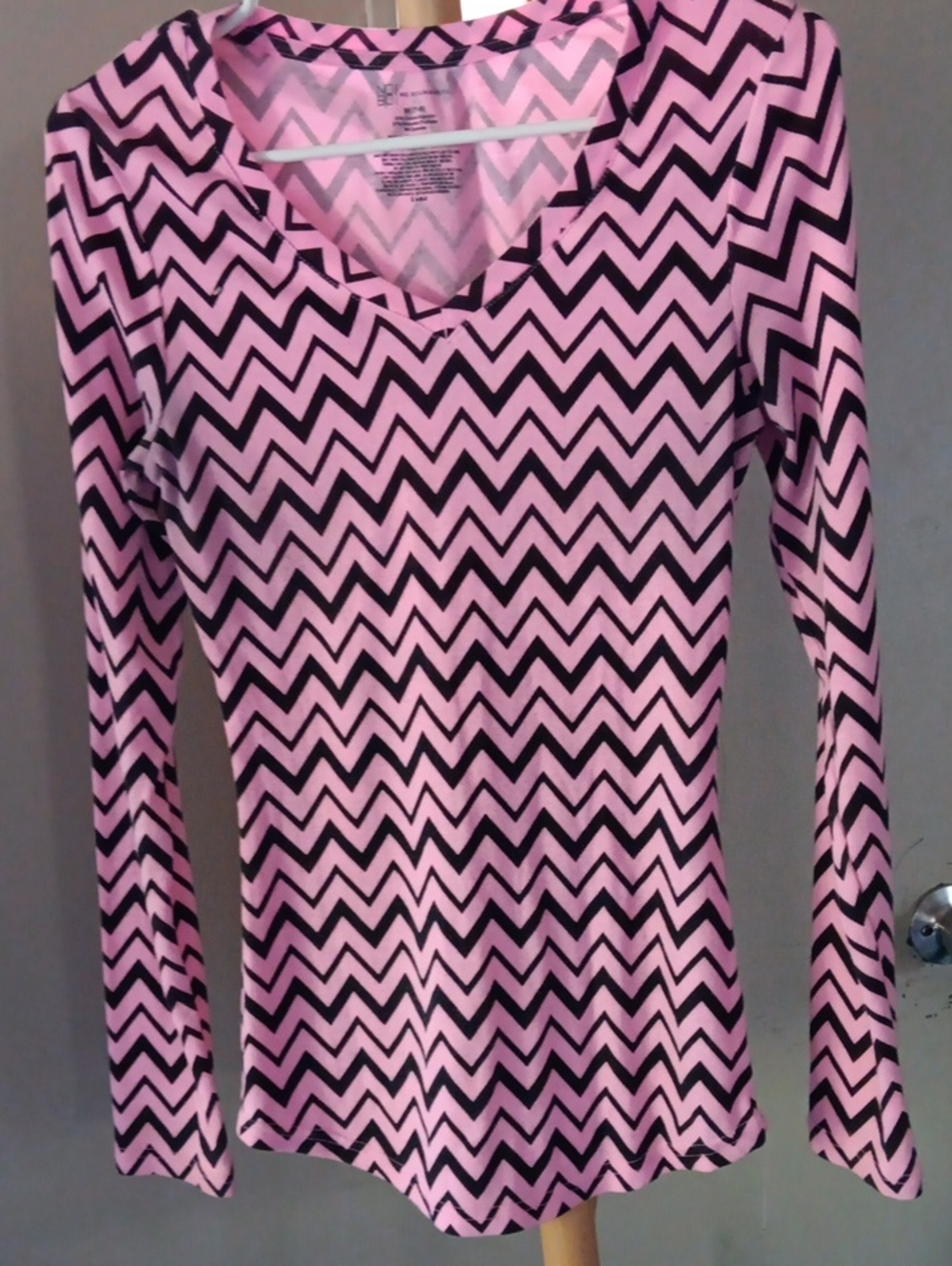 No Boundaries Pink and Black Chevron V-Neck Long Sleeve Top